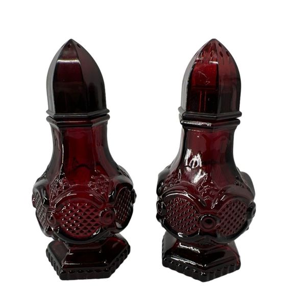 Avon vintage salt pepper shakers glass 1876 Cape Cod Ruby Red collection - Picture 3 of 12